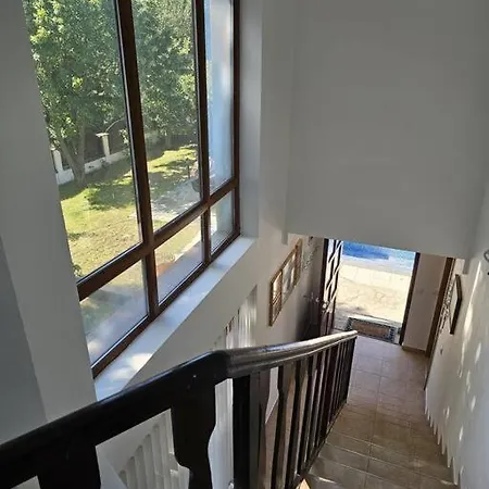 Луксозна вила Beautiful And Quiet Family Каблешково