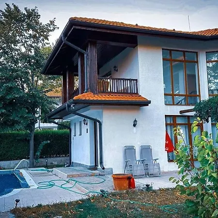Луксозна вила Beautiful And Quiet Family *